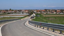 НКЖИ завърши два нови пътни надлеза в междугарието Маноле-Белозем