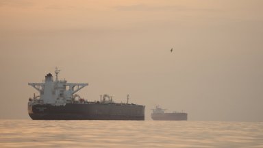 ОАЕ ускоряват изграждането на нефтопровод, който заобикаля Ормузкия проток