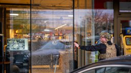 Заложническа криза в магазин в Киев завърши с 6 трупа и десетки ранени (снимки/видео)