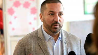 Лидерът на "Сияние" Попов гласува за "една чиста и свята кауза"