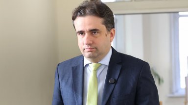 Божанов критикува ПП-ДБ за разединена кампания и неефективна подредба на листите