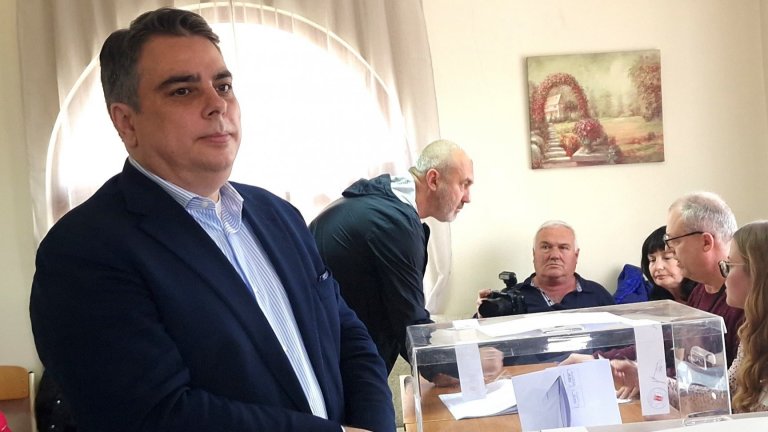 Асен Василев е готов да се съобрази с ДБ и ДСБ, за да влезе Манол Пейков в НС