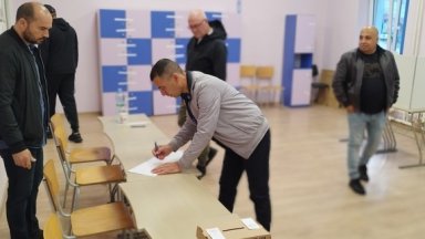 Заплашиха да прекратят гласуването в Буковлък заради чужд език в секцията