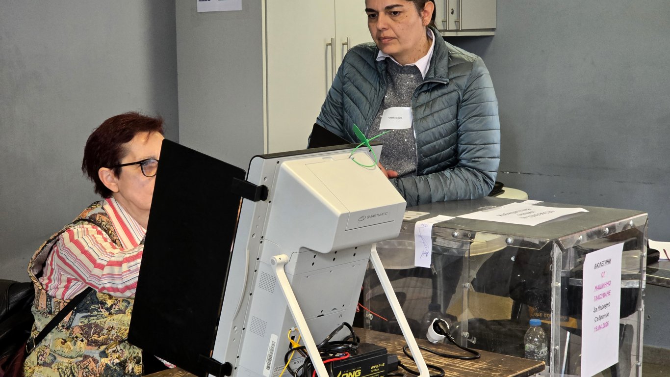 Централната избирателна комисия отчете минимален процент дефекти в машините за гласуване