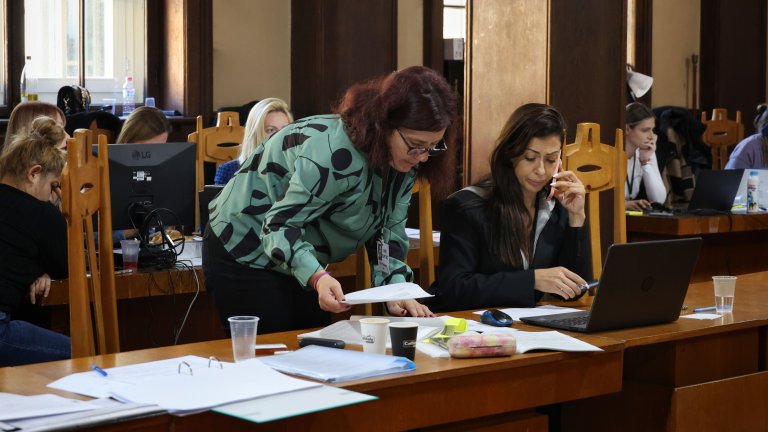 РИК-Бургас освободи двама членове на секционни комисии поради отсъствие