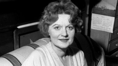 Лишава сина си от наследство, завещава го на приятелка