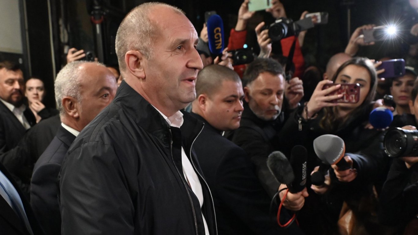 Президентът Радев коментира политическата ситуация и формирането на нов кабинет