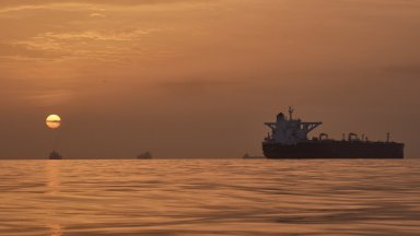 Американският флот е открил огън по ирански кораб, опитал да пробие блокадата