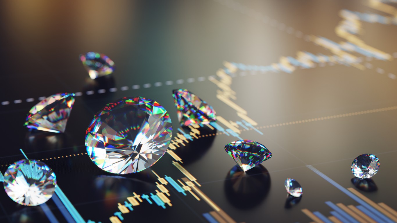 ALROSA прогнозира недостиг и ръст на цените на диамантите