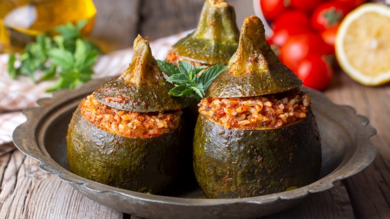Кръгли пълнени тиквички с кайма и ориз