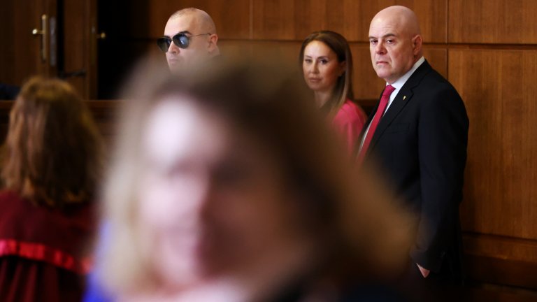 Гешев стана адвокат на подсъдимия за плагиатство Петър Илиев, Киселова бе на разпит