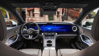 Mercedes-Benz ще комбинира бутони и тъчскрийни в бъдещите си модели