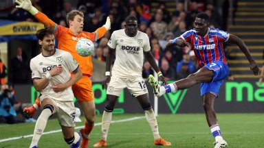 Лондонско дерби даде ценна точка на Уест Хем и официализира първия изпадащ в Англия