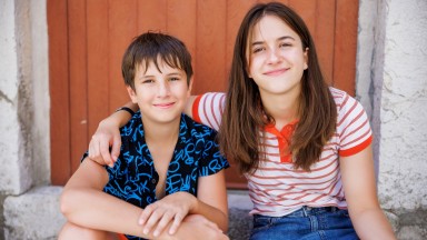 Пасват си идеално: 4 зодиакални двойки, които са най-добрите братя и сестри