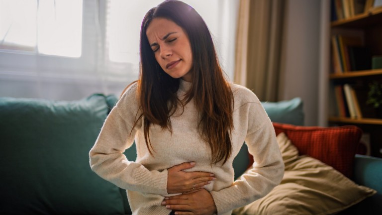 Нормално ли е къркоренето на стомаха след хранене и кога трябва да потърсим лекарска помощ