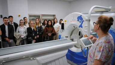 600 ученици разгледаха новата Детска болница в Бургас (снимки)