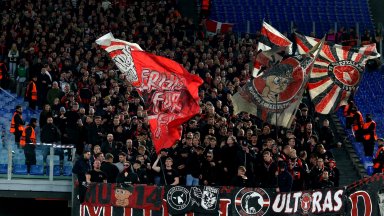 Млад талант на датския Мидтиланд бе поставен в изкуствена кома след атака с нож