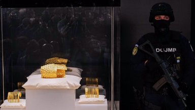 Показаха върнатото румънско златно съкровище, откраднато в Нидерландия (снимки/видео)