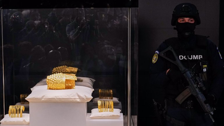 Показаха върнатото румънско златно съкровище, откраднато в Нидерландия (снимки/видео)