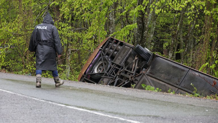 Забравена ръчна спирачка довела до трагедията с жертви край Малко Търново