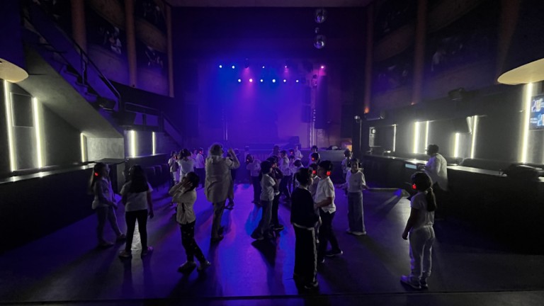 "Стая без стени" събира деца от четири континента в интерактивен спектакъл в София