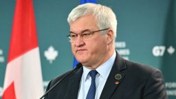 Киев призова Румен Радев да не спира подкрепата за Украйна