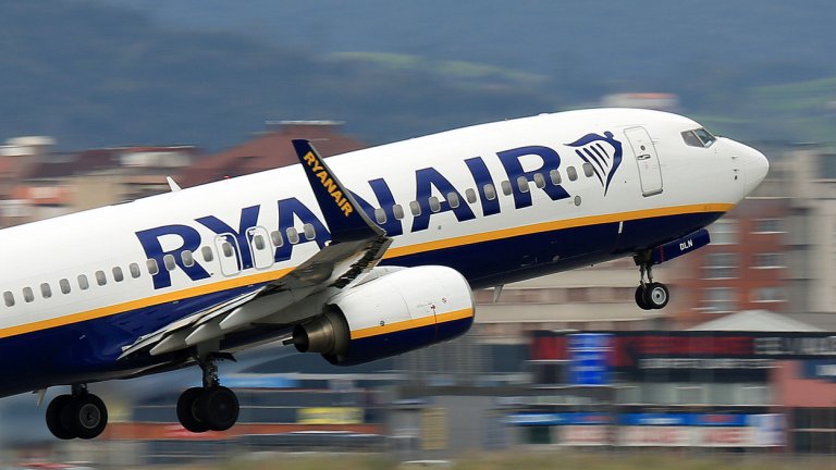 Ryanair съкращава срока за чекиране на багаж до час преди полет