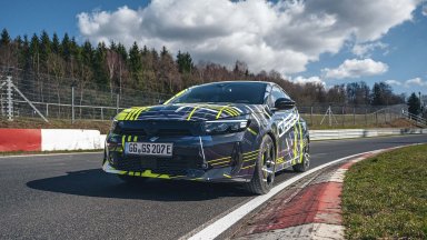 Opel Corsa GSE привлича погледи дори в спортен камуфлаж