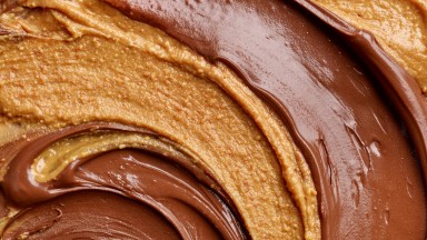 Защо какаото на прах и фъстъченото масло са съвършена комбинация