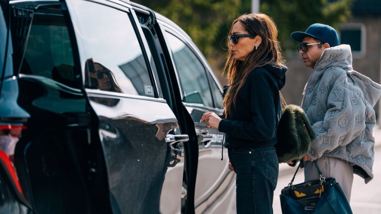 ВИП пристигане с 30 души екип: Деспина Ванди вече е в София (снимки)