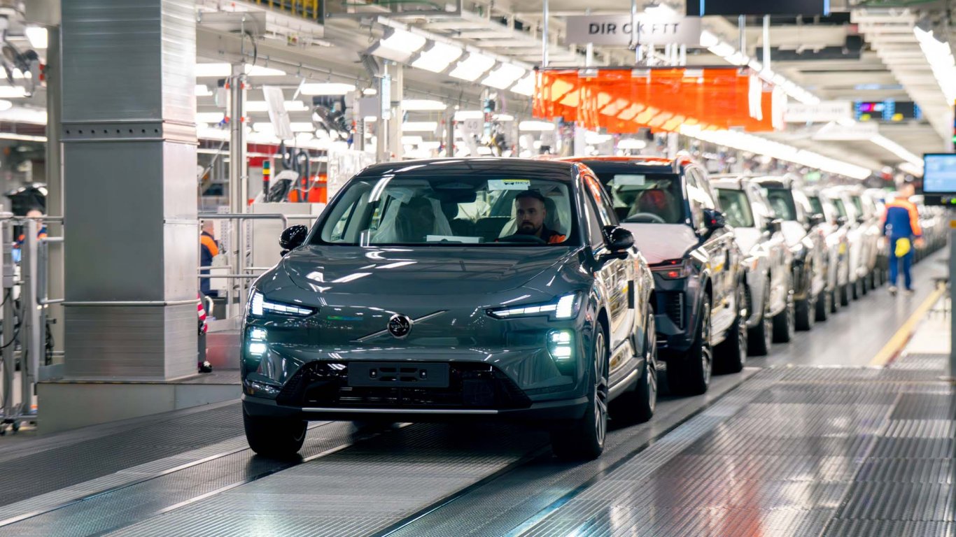 Volvo започна производство на EX60