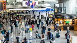 Първите пътници пристигнаха на новия терминал 3 на Франкфуртското летище (видео)