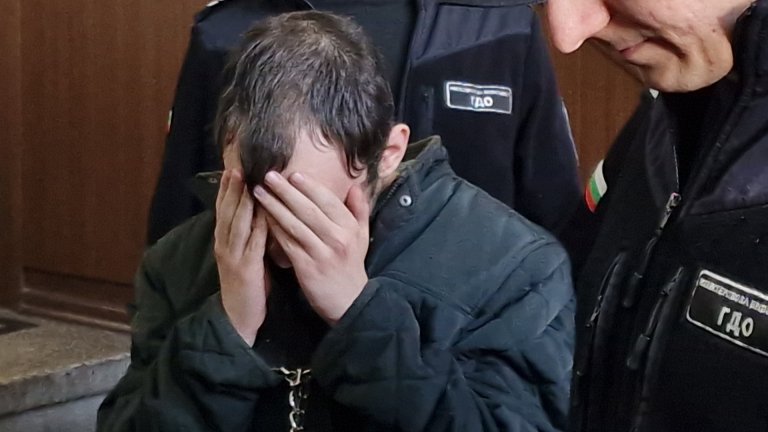 22-годишният Мартин, убил и разчленил баща си, сам поиска килия. Нямал си никого (снимки)