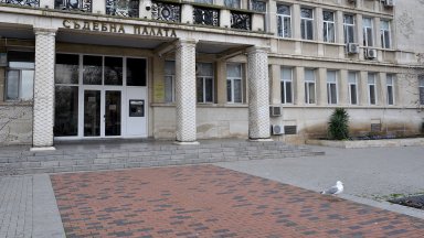 Младежите, убили бездомник във Варна, остават в ареста