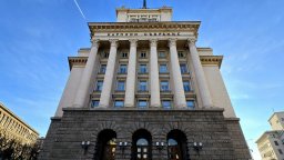 Пренареждане в ДПС, 19 избрани си направиха отвод от НС, пиарът на Радев отказа да е депутат