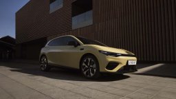 Leapmotor представи новия хечбек B05 на изложение в Полша