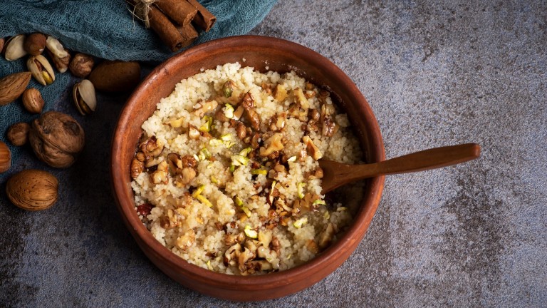 Кускус десерт с мед, ядки и портокал