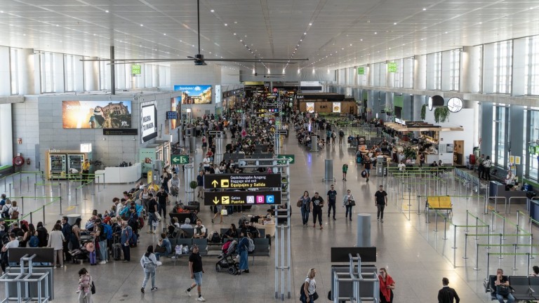 Испания въвежда облекчения на летищата за семейства и хора с увреждания