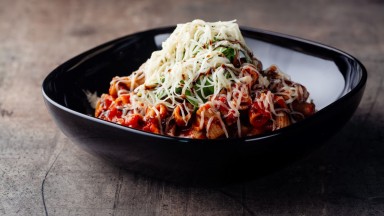 Пене с доматен сос и авокадо