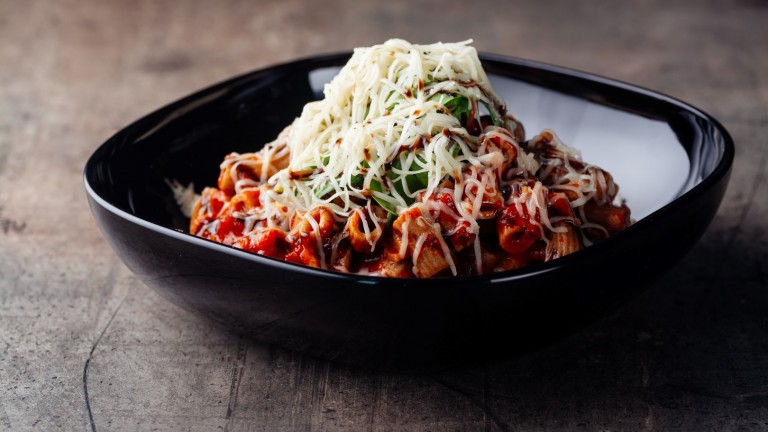 Пене с доматен сос и авокадо