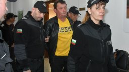 Оставиха за постоянно в ареста шофьора на автобуса ковчег от Малко Търново