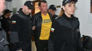 Оставиха за постоянно в ареста шофьора на автобуса ковчег от Малко Търново