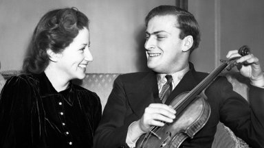 Сега знам, че има Бог на небето, казва Айнщайн за изпълненията на Йехуди Менухин