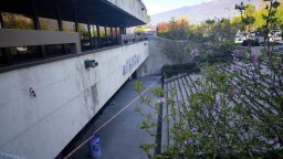 След дълга операция: Лекарите се борят за живота на момчето, паднало от тераса на НДК