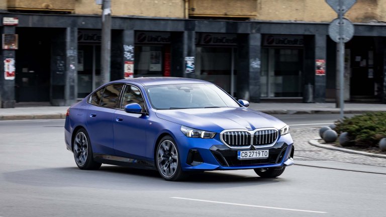 BMW 550e xDrive - върховна комбинация от два противоположни свята