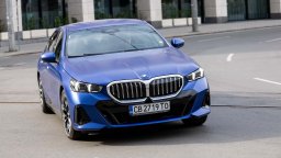 BMW 550e xDrive - върховна комбинация от два противоположни свята