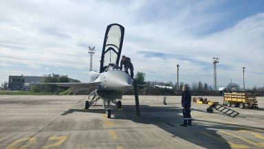 Без парад на Гергьовден, но с F-16 и МиГ-29 в над небето на София