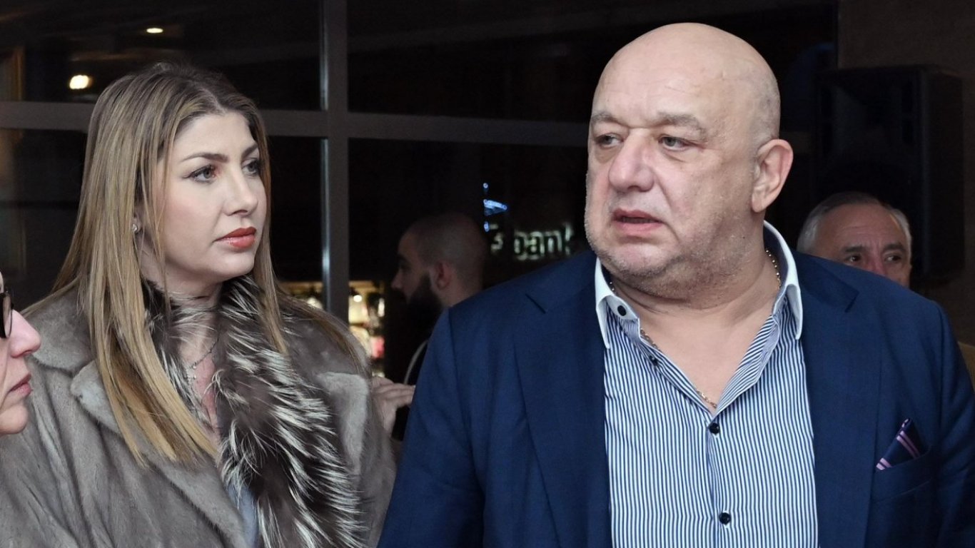 Красен Кралев и партньорката му посрещнаха дъщеря
