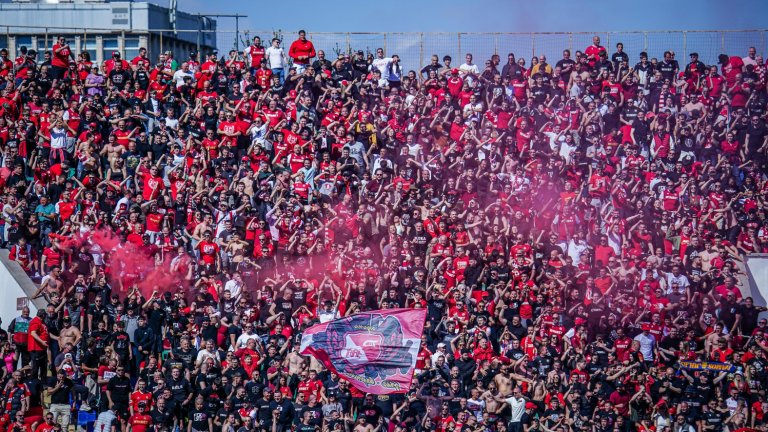 "Срам, срам, срам". Сектор "Г" побесня след дербито с "Левски" и разжалва треньора на ЦСКА
