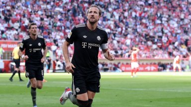 Байерн изтрезня от шампионски махмурлук, за да обърне от 0:3